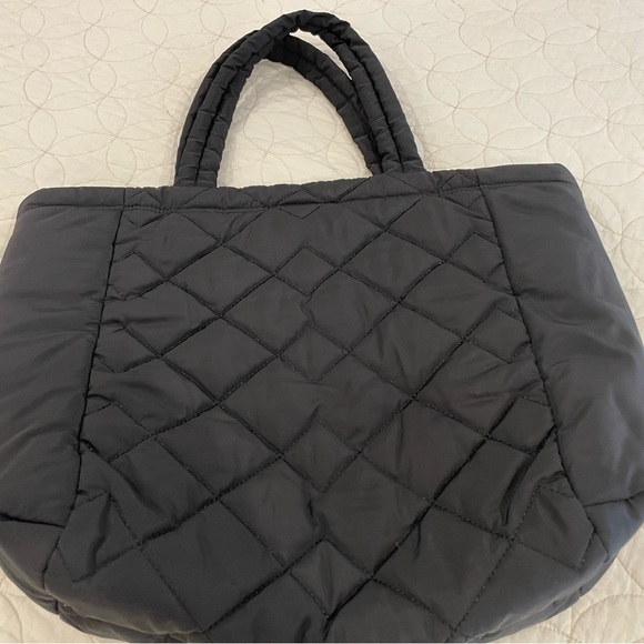 Pre owned in great condition Marc by Marc Jacobs Black
Quilted Nylon Crosby #555 - Picture 11 of 16